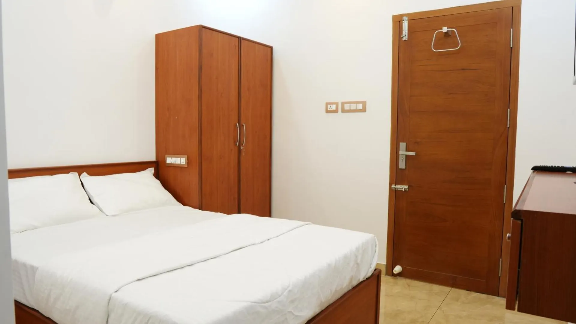 ***  Neom'S Golden Gate Hotel Alwaye India